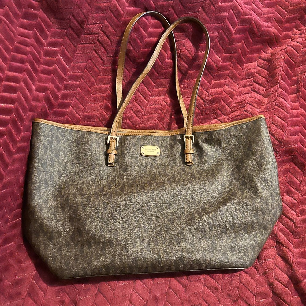Michael Kors Brown Signature Tote Monogram with Gold Hardware - Picture 2 of 6